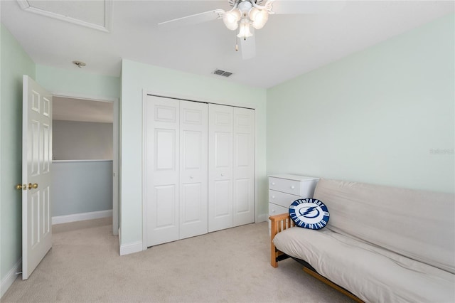 sitting room with visible vents, a ceiling fan, baseboards, and light carpet