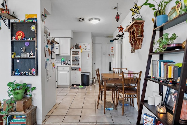 dining room with visible vents and light tile patterned flooring