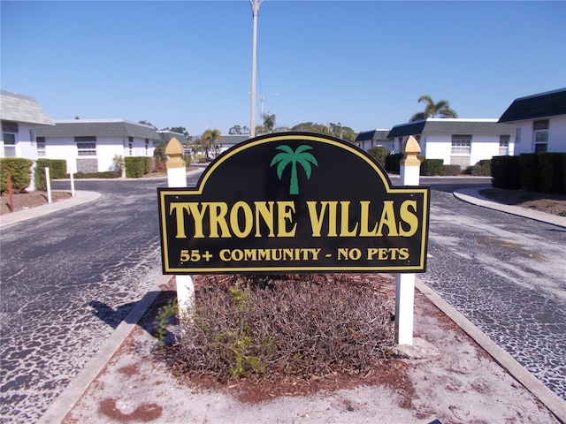 view of community / neighborhood sign