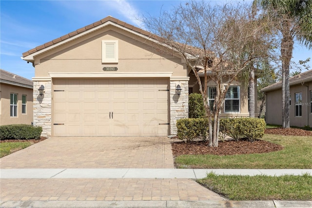 view of front facade featuring a garage