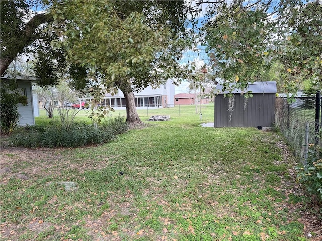 view of yard with a shed