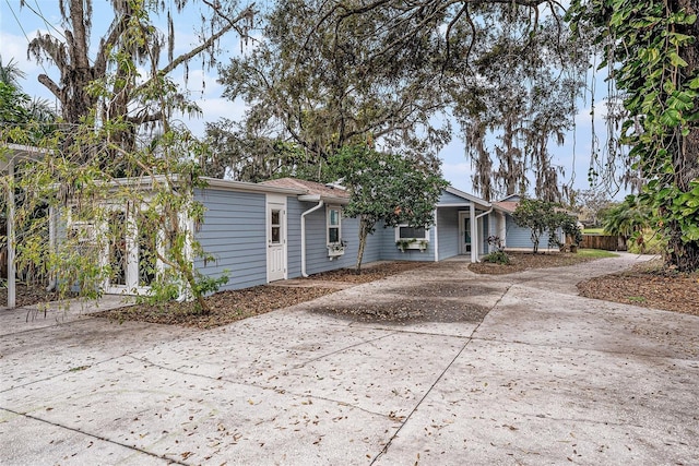 view of front of home with driveway