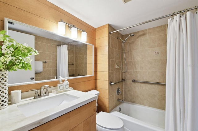 full bathroom featuring shower / tub combo with curtain, vanity, and toilet