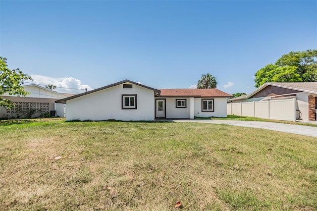 single story home with a front yard