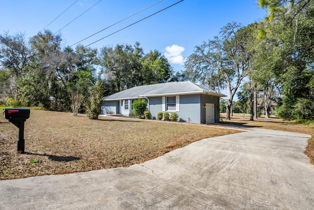 view of front of home featuring a garage and a front lawn