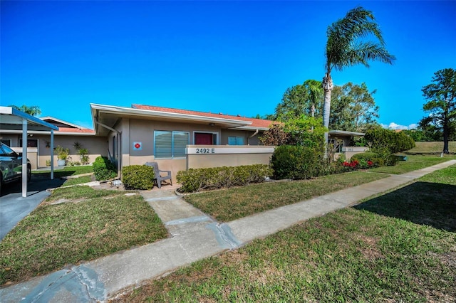 view of front facade with a front yard