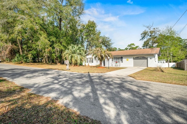 view of front of house featuring a garage and a front yard