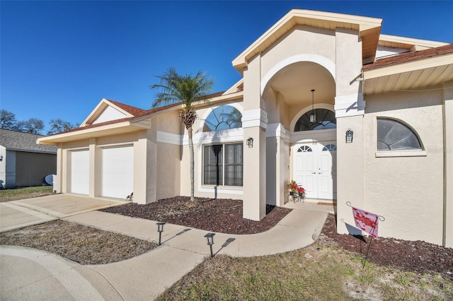 view of front facade featuring a garage