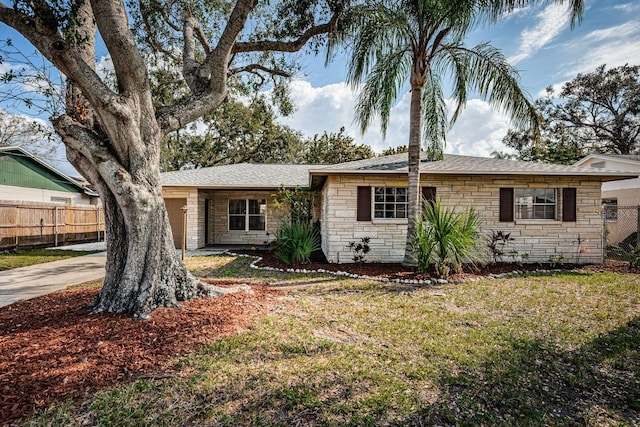 ranch-style home featuring a front lawn