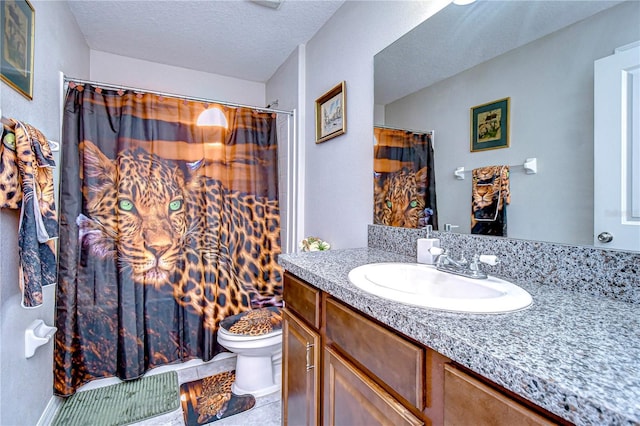 bathroom with a shower with curtain, vanity, a textured ceiling, and toilet