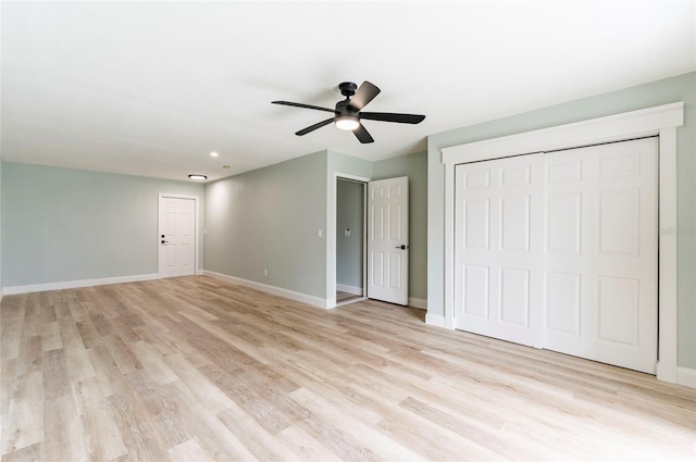 unfurnished bedroom with light hardwood / wood-style floors, a closet, and ceiling fan