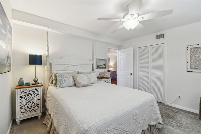 carpeted bedroom featuring visible vents, ceiling fan, a closet, and baseboards