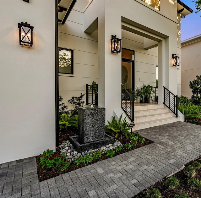 property entrance featuring stucco siding