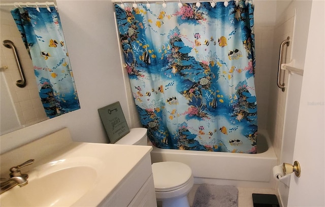 full bathroom featuring shower / tub combo with curtain, vanity, and toilet