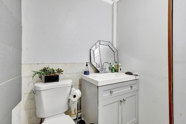 1011 W Columbus Dr, Tampa, FL 33602 - half bathroom featuring toilet and vanity