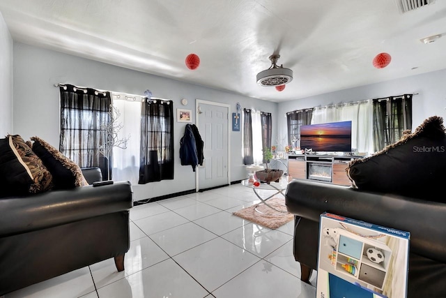 1011 W Columbus Dr, Tampa, FL 33602 - living area featuring visible vents and light tile patterned flooring
