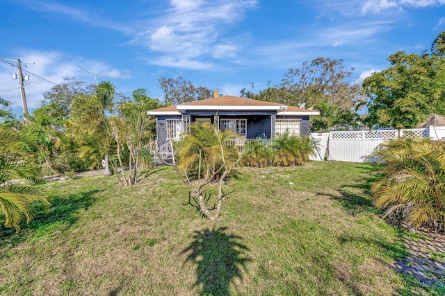 1011 W Columbus Dr, Tampa, FL 33602 - view of yard featuring fence