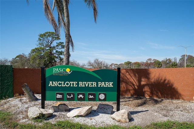 view of community / neighborhood sign