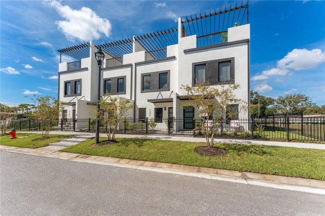 6207 64th Way N, Pinellas Park, FL 33781 - view of front of house with stucco siding, a fenced front yard, a balcony, and a gate