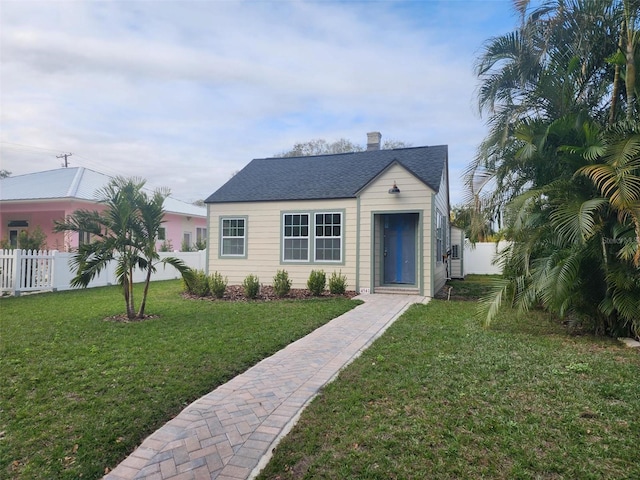 view of front of property with a front yard