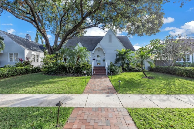 view of front of property with a front lawn