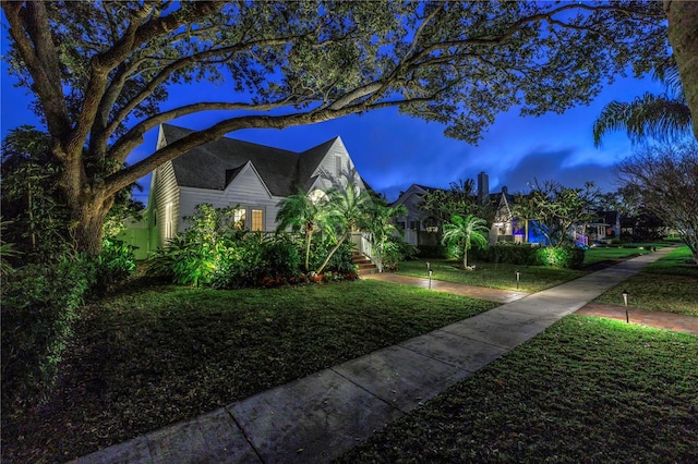 view of front facade featuring a front yard