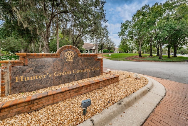 view of community / neighborhood sign