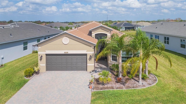 view of front of home featuring a garage and a front yard