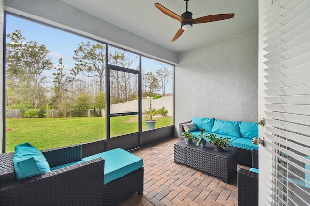 sunroom with ceiling fan