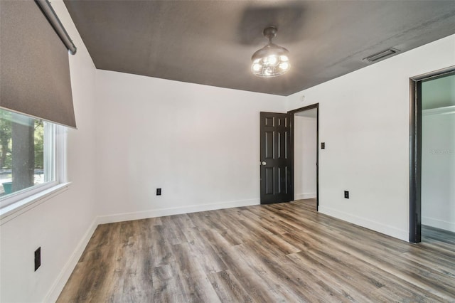 unfurnished bedroom with hardwood / wood-style floors, a closet, and ceiling fan