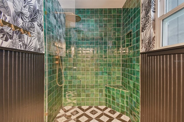 bathroom featuring tiled shower