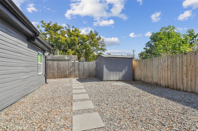 view of yard with a storage shed