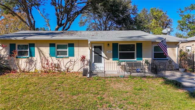 view of front of property with a front lawn