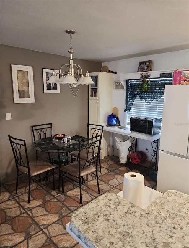 dining area with a notable chandelier