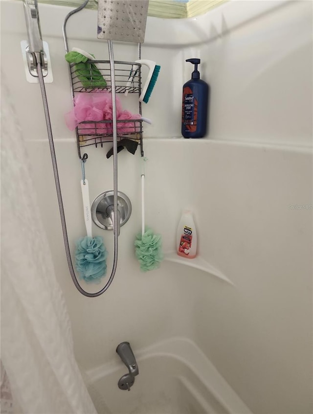 room details featuring shower / tub combo with curtain