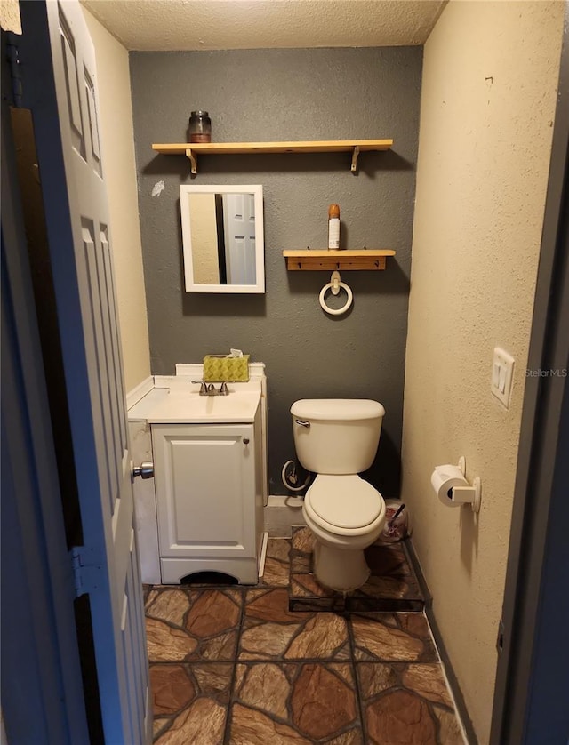 6328 W Park Dr, Homosassa, FL 34446 - half bath featuring toilet, vanity, and a textured wall