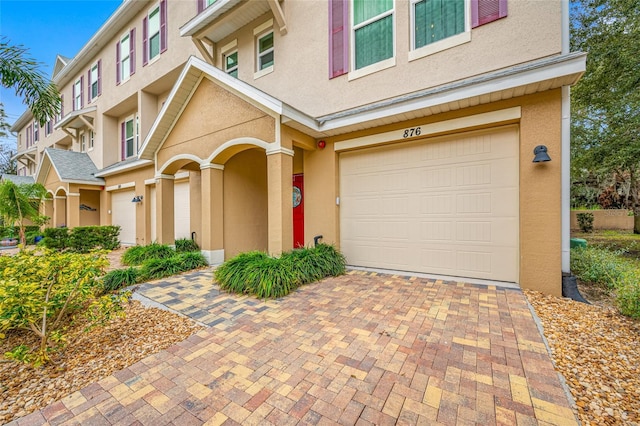 view of front facade featuring a garage