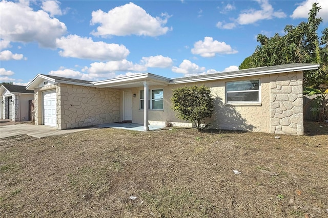 single story home featuring a garage and a front lawn