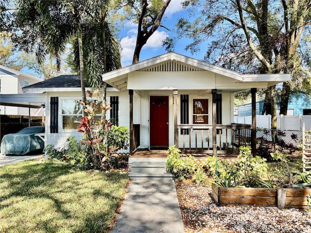 bungalow featuring a front yard