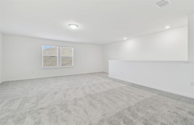 carpeted spare room with baseboards, visible vents, and recessed lighting