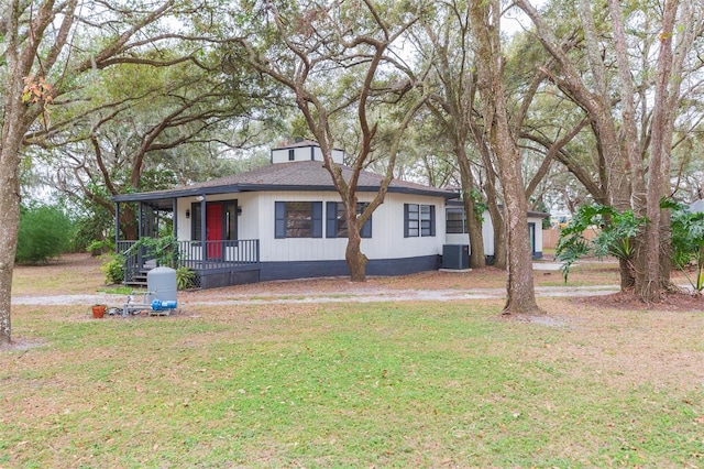 ranch-style home featuring central AC, a front lawn, and covered porch