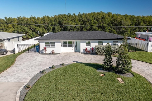 view of front of home featuring a front lawn