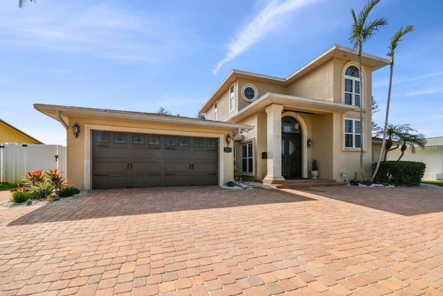 view of front facade featuring a garage