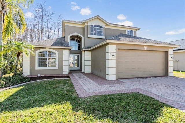 view of front of house featuring a front lawn