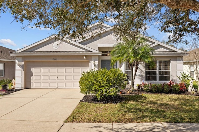 view of front of house featuring a front lawn and a garage