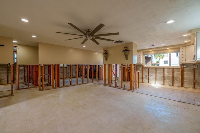 5033 Blue Heron Dr, New Port Richey, FL 34652 - unfurnished room featuring ceiling fan