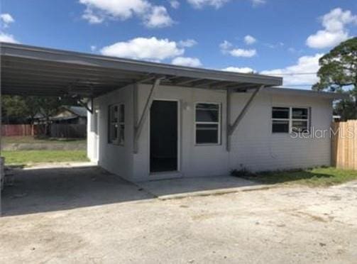 view of front facade featuring a carport