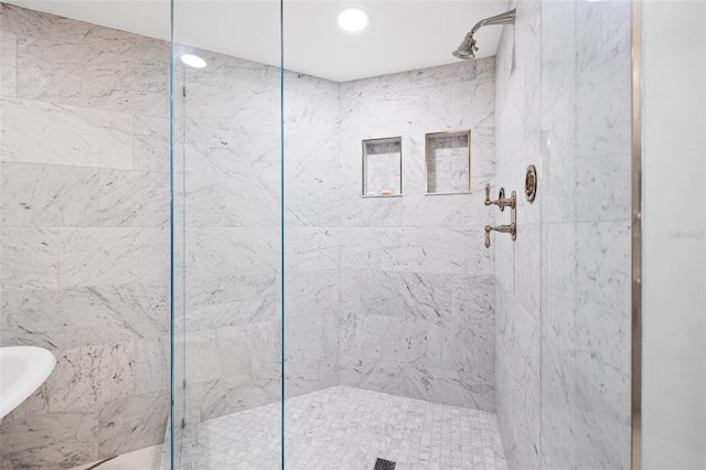 bathroom featuring tiled shower