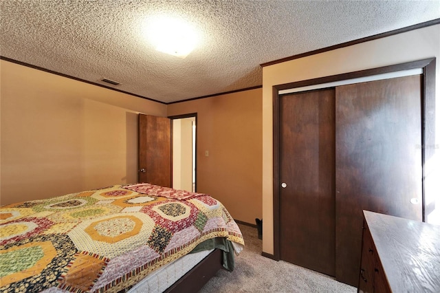 bedroom with crown molding, a closet, a textured ceiling, and carpet