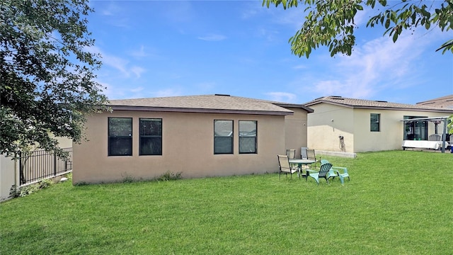 9362 Oglethorpe Dr, Groveland, FL 34736 - rear view of property featuring stucco siding